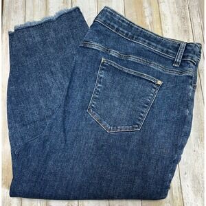 Chicos Stretch Girlfriend Straight Leg Capri Jeans size 4(U.S.20) Med Frost